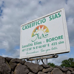 Cartello stradale del caseificio